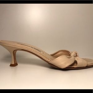 MANOLO BLAHNIK KITTEN HEELS